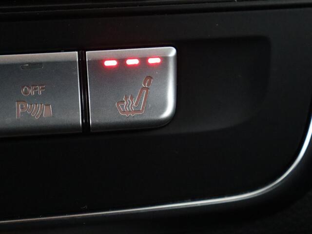 Mercedes-Benz CLA-KLASSE 250 AMG Night | 210pk | Panoramadak | Stoelverwarming | Ride Control | Full LED | Park Assist | Leder/Alcantara | Navigatie | Climate control | Bluetooth | Cruise control