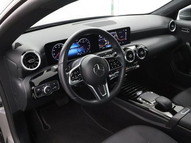 Mercedes-Benz CLA-KLASSE 180 Business Line | Apple Carplay | Widescreen | Stoelverwarming | Achteruitrijcamera |