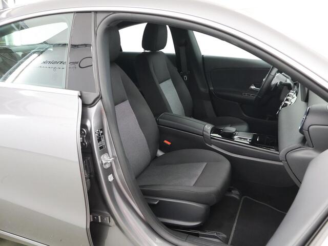 Mercedes-Benz CLA-KLASSE 180 Business Line | Apple Carplay | Widescreen | Stoelverwarming | Achteruitrijcamera |