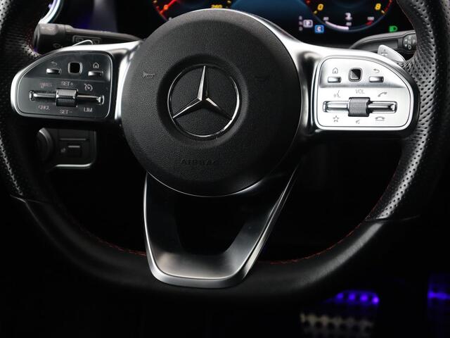 Mercedes-Benz CLA-KLASSE 200 AMG | Stoelverwarming | Camera | Leder/Alcantara | Sfeerverlichting | Park Assist | Full LED | Navigatie | Widescreen | Climate control | Bluetooth | Cruise control