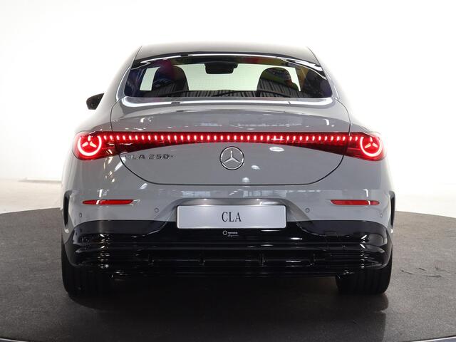 Mercedes-Benz CLA-KLASSE 250+ Launch Edition 85 kWh | Night | Panoramadak | Stoelverwarming | DISTRONIC | Achteruitrijcamera | Dodehoekassistent |-Benz CLA 250+ Launch Edition
