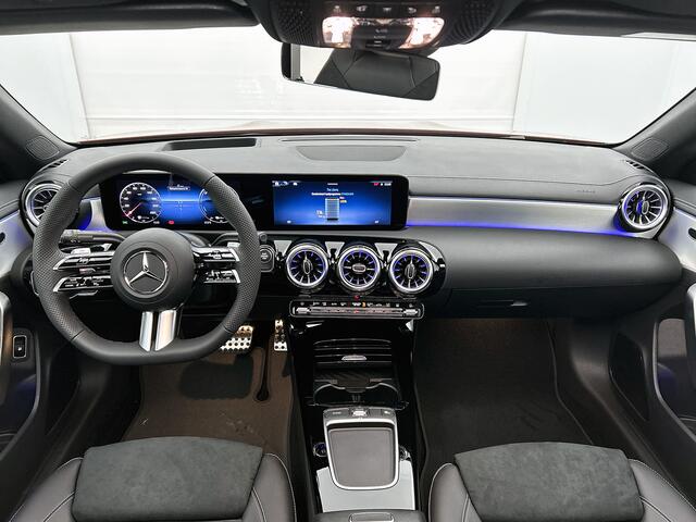 Mercedes-Benz CLA-KLASSE 250 e Business Solution AMG | AMG Line Plus pakket | Trekhaak | Panoramaschuifdak | Memorypakket Voorstoelen | Antidiefstalpakket GUARD 360° Plus | Nightpakket | 360° camera | Head-up display |
