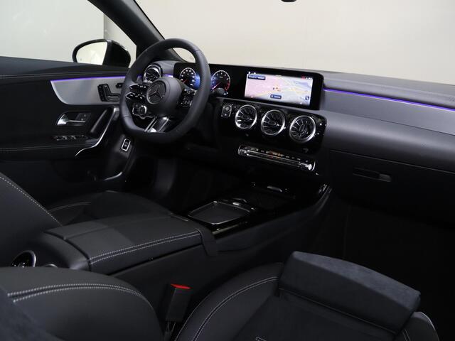 Mercedes-Benz CLA-KLASSE Shooting Brake 180 Business Solution AMG | AMG Line Plus | Nightpakket | Head-up display | 360° camera | Dodehoekassistent | 19 inch AMG Velgen |