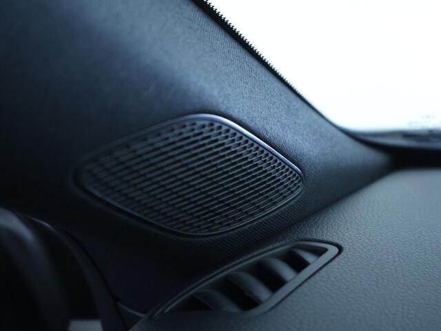 Mercedes-Benz CLA-KLASSE 200 Business Solution AMG | Panoramadak | Trekhaak | AMG-styling | Sfeerverlichting | Inclusief 24 maanden MB Certified garantie voor Europa.