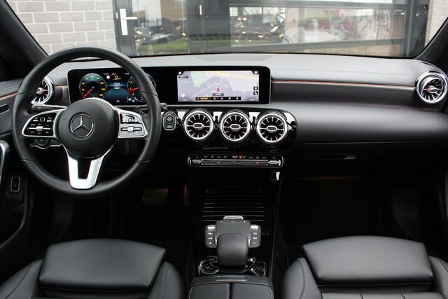 Mercedes-Benz CLA-KLASSE 200 Business Solution Luxury / Panoramadak / N.A.P.