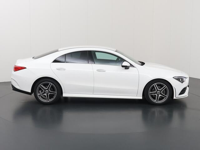 Mercedes-Benz CLA-KLASSE 180 Business Solution AMG | Sfeerverlichting | Widescreen | Apple carplay | Parkeercamera | Stoelverwarming |