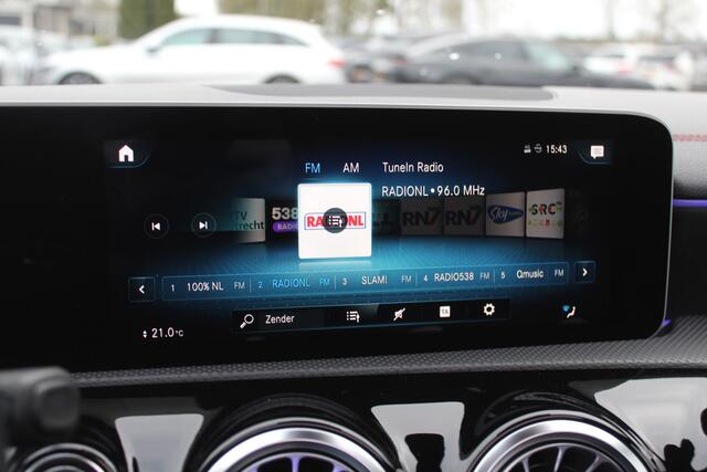 Mercedes-Benz CLA-KLASSE Shooting Brake 200 Business Solution AMG / Trekhaak / Panoramadak / Camera / Memory seats / Keyless / 18'' / Sfeerverlichting / Matrix LED / Navigatie / Stoelverwarming / Cruise Control