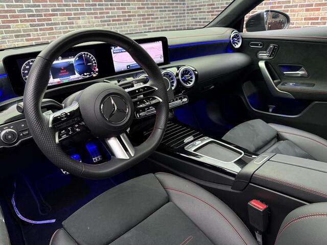 Mercedes-Benz CLA-KLASSE 250 e Star Edition AMG Line Panorma | Memorei stoelen | Rode interieur details
