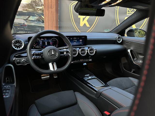 Mercedes-Benz CLA-KLASSE 200 d AMG Line Panoramadak Multibeam Adapt. Cruise Ambient Keyless 360Cam