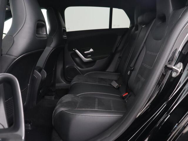 Mercedes-Benz CLA-KLASSE 250e AMG Line | Stoelverwarming | Carplay | Trekhaak | Leder/Alcantara | Navigatie | Full LED | Park Assist | Sfeerverlichting | Climate control | Cruise control | PHEV | Plug In