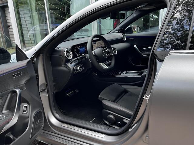 Mercedes-Benz CLA-KLASSE 180 Star Edition AMG | Matgrijs | Panoramadak | Night Pakket | Burmester Surround Sound | Dodehoekassistent | Apple CarPlay | Android Auto | Sfeerverlichting | Stoelverwarming | Achteruitrijcamera | Elektrisch Inklapbare Buitenspiegels