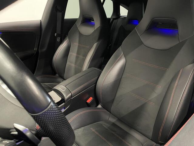 Mercedes-Benz CLA-KLASSE Shooting Brake 180 Business Solution AMG Trekhaak Navigatie Camera Parkeersensoren Cruise Control AMG stoelen Stoelverwarming Sfeerverlichting Elektrische kofferklep Full Led Climate Control