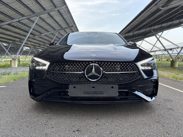 Mercedes-Benz CLA-KLASSE Shooting Brake 180 Business Solution AMG | Night | Panoramadak | AMG Line Plus | Head-up display | 360 camera | Sfeerverlichting |