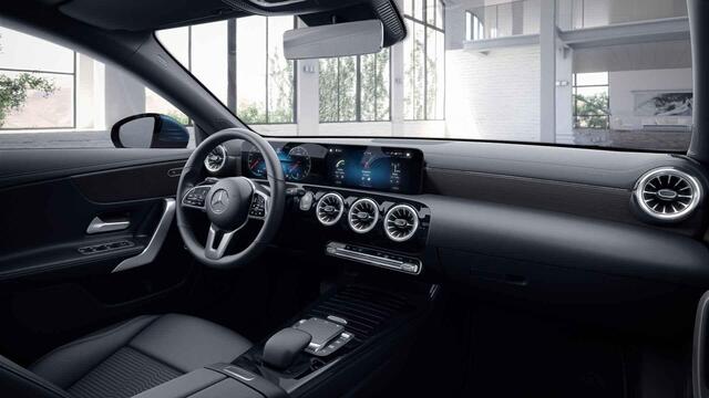 Mercedes-Benz CLA-KLASSE 200 Luxury Line | Trekhaak | Stoelverwarming | Sfeerverlichting | Widescreen |