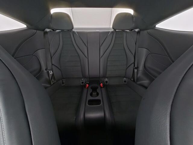 Mercedes-Benz CLE Coupé 300 e AMG Plug-In Hybride AMG Line Premium | Panorama Schuif-Kantedak | Trekhaak | Rijassistentiepakket plus | Night Pakket . Inclusief 24 maanden Mercedes-Benz Certified garantie voor Europa.