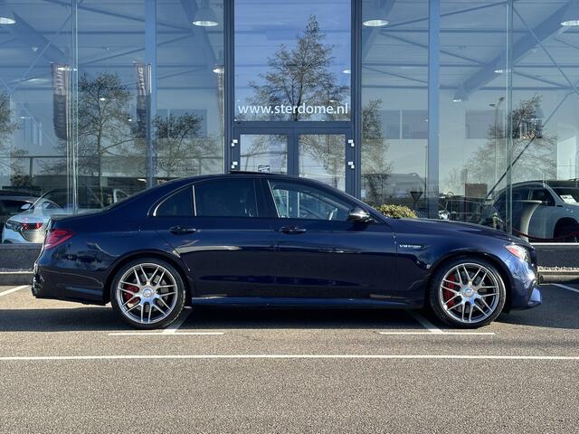 Mercedes-Benz E-KLASSE AMG 63 S 4MATIC Premium Plus V8 l Panorama dak l Luchtvering l Head-up l Massage l Distronic l 360 camera l Burmester l Bruin lederen stoelen l Carbon interieur l IWC klok l Track pack l Stoelverwarming/ventilatie l Memory stoelen l