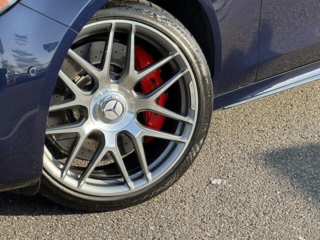 Mercedes-Benz E-KLASSE AMG 63 S 4MATIC Premium Plus V8 l Panorama dak l Luchtvering l Head-up l Massage l Distronic l 360 camera l Burmester l Bruin lederen stoelen l Carbon interieur l IWC klok l Track pack l Stoelverwarming/ventilatie l Memory stoelen l