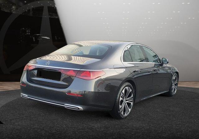 Mercedes-Benz E-KLASSE 220 d Avantgarde Distronic 19 Inch MBUX Stoelverwarming Stuurverwarming Camera