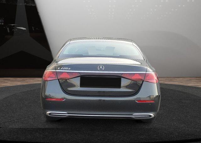 Mercedes-Benz E-KLASSE 220 d Avantgarde Distronic 19 Inch MBUX Stoelverwarming Stuurverwarming Camera