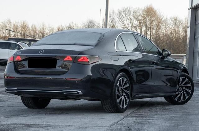 Mercedes-Benz E-KLASSE 300 e Avantgarde Distronic 19 Inch Stoelverwarming Stuurverwarming