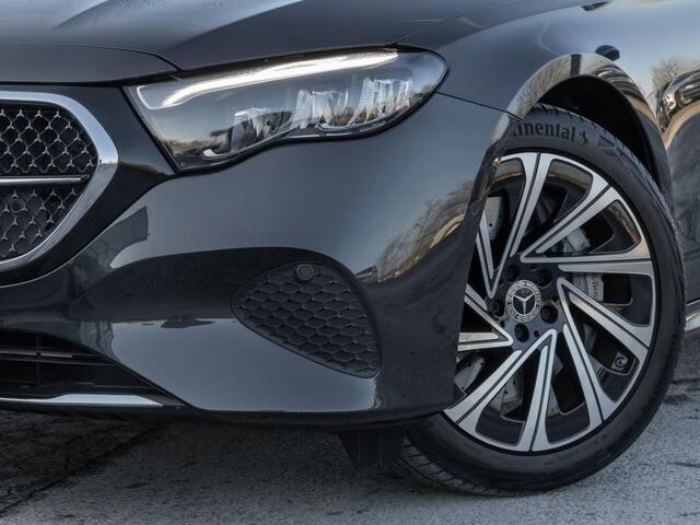 Mercedes-Benz E-KLASSE 300 e Avantgarde Distronic 19 Inch Stoelverwarming Stuurverwarming