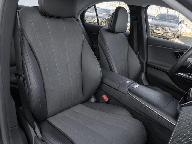 Mercedes-Benz E-KLASSE 300 e Avantgarde Distronic 19 Inch Stoelverwarming Stuurverwarming