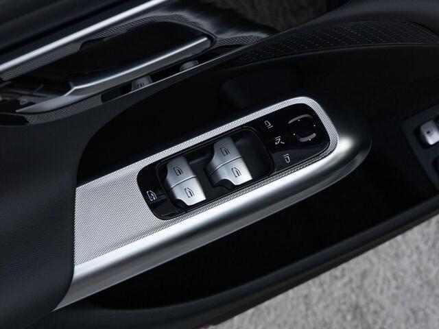 Mercedes-Benz E-KLASSE 300 e Avantgarde Distronic 19 Inch Stoelverwarming Stuurverwarming