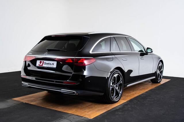 Mercedes-Benz E-KLASSE 300 e Luxury Line Trekhaak - Warmtewerend donkergetint glas - Warmtewerend, donkergetint glas - Sierelementen in openporig bruin esdoorn - Dakbekleding in stof zwart -