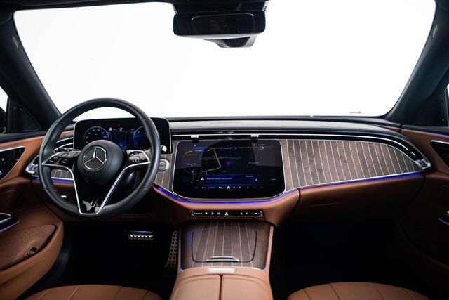 Mercedes-Benz E-KLASSE 300 e Luxury Line Trekhaak - Warmtewerend donkergetint glas - Warmtewerend, donkergetint glas - Sierelementen in openporig bruin esdoorn - Dakbekleding in stof zwart -