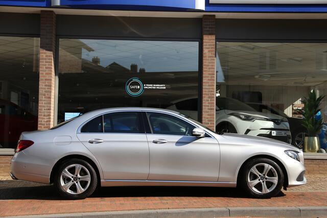 Mercedes-Benz E-KLASSE 250 Ambition 9G Widescreen Navi Camera LED Ambiente