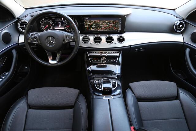 Mercedes-Benz E-KLASSE 250 Ambition 9G Widescreen Navi Camera LED Ambiente