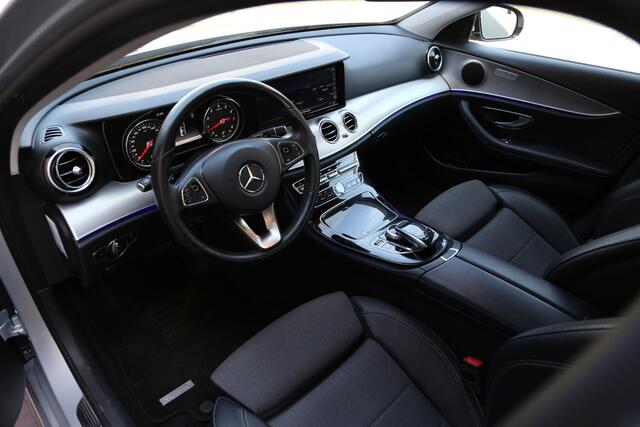 Mercedes-Benz E-KLASSE 250 Ambition 9G Widescreen Navi Camera LED Ambiente