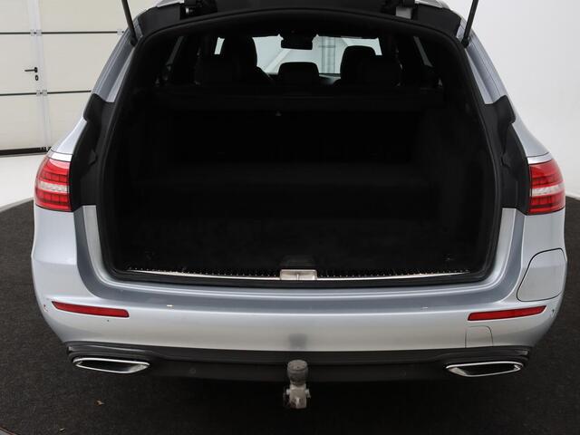 Mercedes-Benz E-KLASSE 300de Avantgarde | Schuifdak | Stoelverwarming | Carplay | Sfeerverlichting | Trekhaak | 360 camera | Navigatie | Full LED