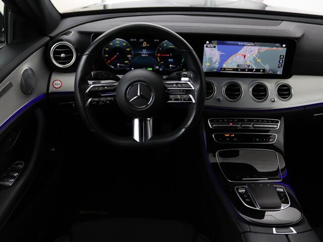 Mercedes-Benz E-KLASSE 300de 4Matic AMG Night | Panoramadak | Trekhaak | Stoelverwarming | 360 camera | Adaptive cruise | Leder/Alcantara | Burmeseter | Matrix LED | Navigatie