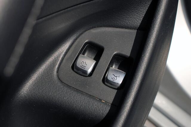 Mercedes-Benz E-KLASSE 300 Avantgarde limousine Elec.trekhaak WideScreen Camera