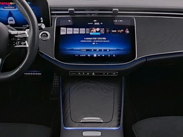 Mercedes-Benz E-KLASSE 300 e 4MATIC AMG Plug-In Hybride AMG Line | Night Pakket | Panorama Schuif-Kanteldak | Burmester® | Trekhaak | Rijassistentiepakket plus | Keyless-Go Inclusief 24 maanden MB Certified garantie voor Europa.