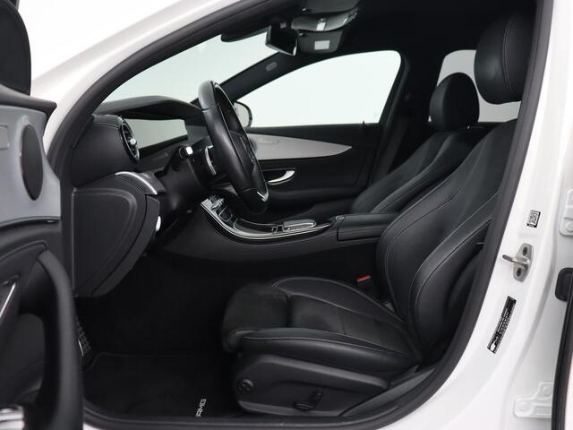 Mercedes-Benz E-KLASSE 300e AMG | Trekhaak | Stoelverwarming | Camera | Carplay | Leder/Alcantara | Navigatie | Widescreen | Full LED | Sfeerverlichting | PHEV | Plug In