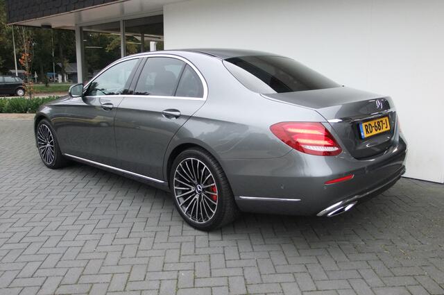 Mercedes-Benz E-KLASSE 220 d Ambition / Camera / Dodehoek/ Distronic / Widescreen/ Stoelverwarming