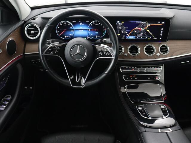 Mercedes-Benz E-KLASSE 300e Luxury Line | Leder | Stoelverwarming | Carplay | Sfeerverlichting | Full LED | Camera | Navigatie | Widescreen | Park Assist | PHEV | Plug In