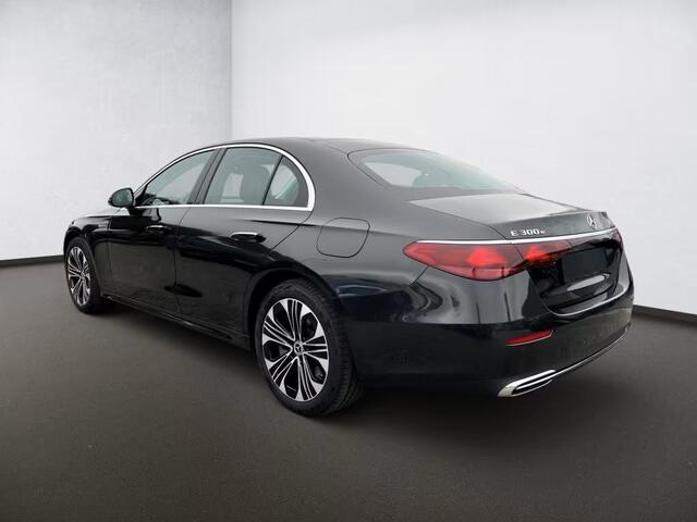 Mercedes-Benz E-KLASSE 300 e Avantgarde Distronic Trekhaak 19 Inch Stuurverwarming Stoelverwarming Camera
