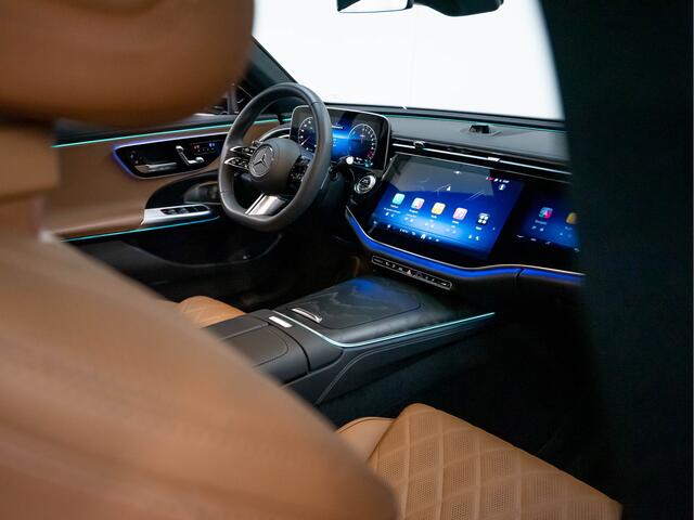 Mercedes-Benz E-KLASSE E 300 e 4MATIC AMG Line | Superscreen | Nappa | Luchtvering | Achterasbesturing