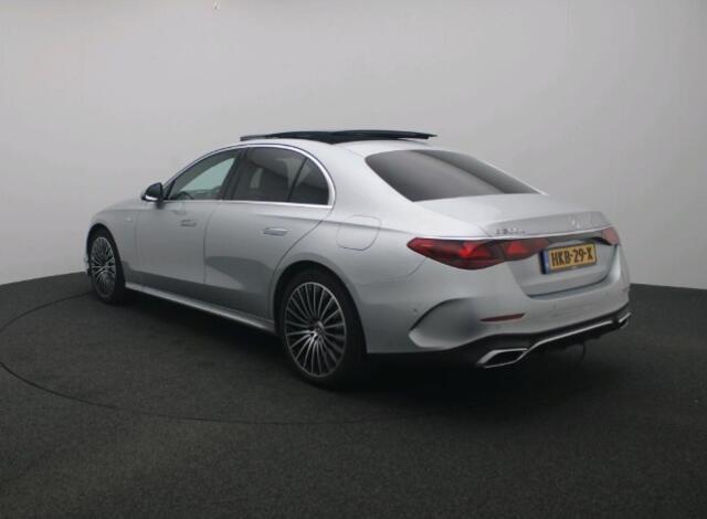 Mercedes-Benz E-KLASSE 300 e Sport Edition | Panorama Schuif-Kanteldak | 360° camera | AMG Line | MBUX Superscreen | 20" multispaaks lichtmetalen AMG velgen. Inclusief 24 maanden MB Certified garantie voor Europa.