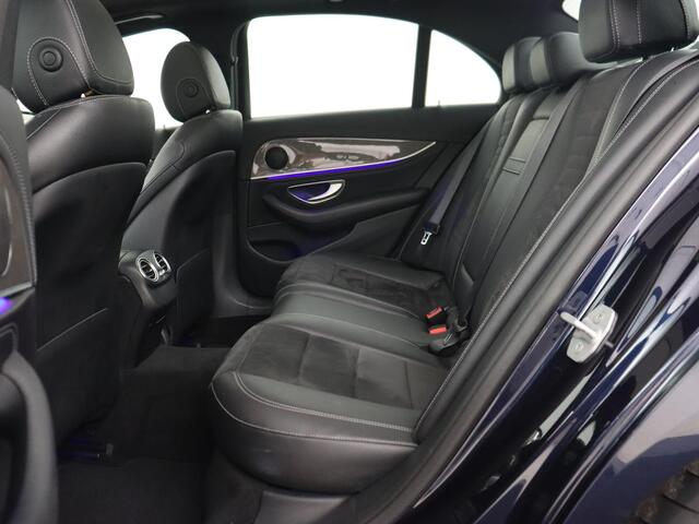 Mercedes-Benz E-KLASSE 200 AMG Line | 95.600km NAP | Panoramadak | Stoelverwarming | Sfeerverlichting | Camera | Navigatie | 19'' | Leder/Alcantara | Full LED | Park Assist | Sportstoelen