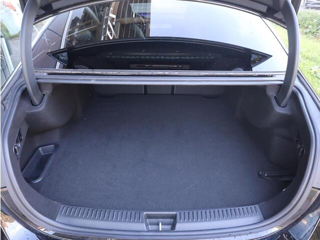 Mercedes-Benz E-KLASSE 300 e AMG Line