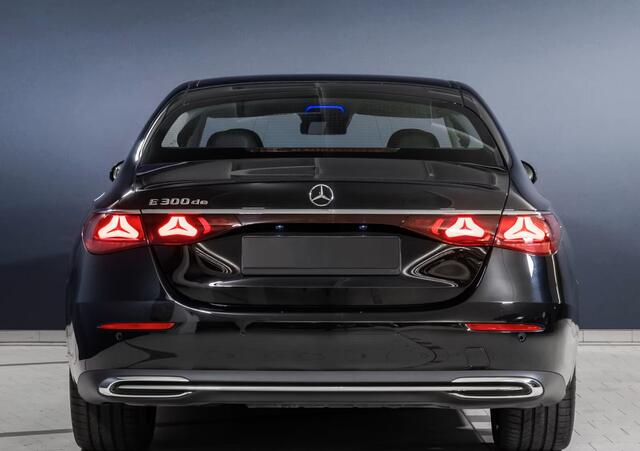 Mercedes-Benz E-KLASSE 300 de Plug-In Hybrid Avantgarde Distronic LED Camera Stoelverwarming 19 Inch