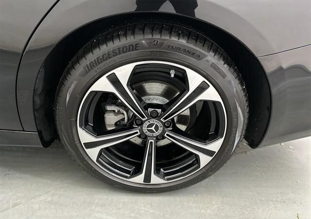 Mercedes-Benz E-estate 220 d Avantgarde Distronic Trekhaak Camera Stoelverwarming MBUX