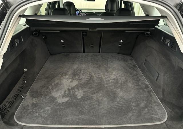 Mercedes-Benz E-estate 220 d Avantgarde Distronic Trekhaak Camera Stoelverwarming MBUX