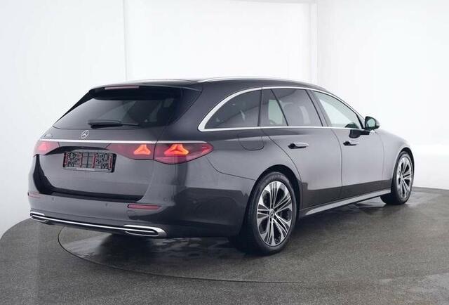 Mercedes-Benz E-estate 300 e Avantgarde Distronic Trekhaak 19 Inch Camera Stoelverwarming