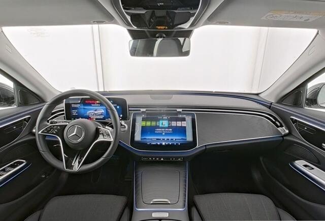 Mercedes-Benz E-estate 300 e Avantgarde Distronic Trekhaak 19 Inch Camera Stoelverwarming