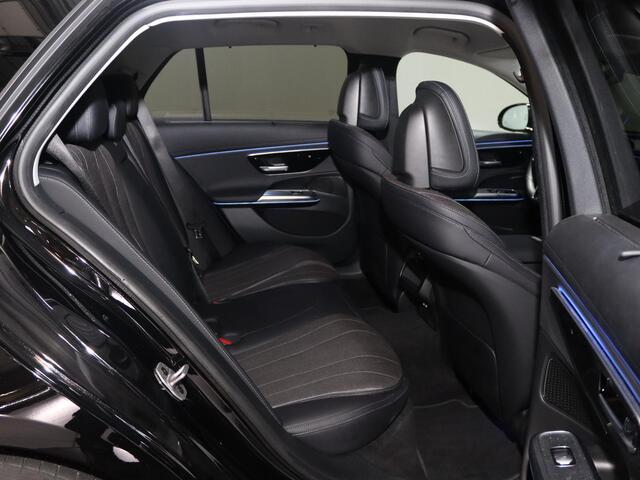 Mercedes-Benz E-estate 300e Luxury Line | Trekhaak | Keyless | Getint glas | Winter pakket | Zonne rollo | 19" lichtmetalen velgen | Achterbank verwarming |